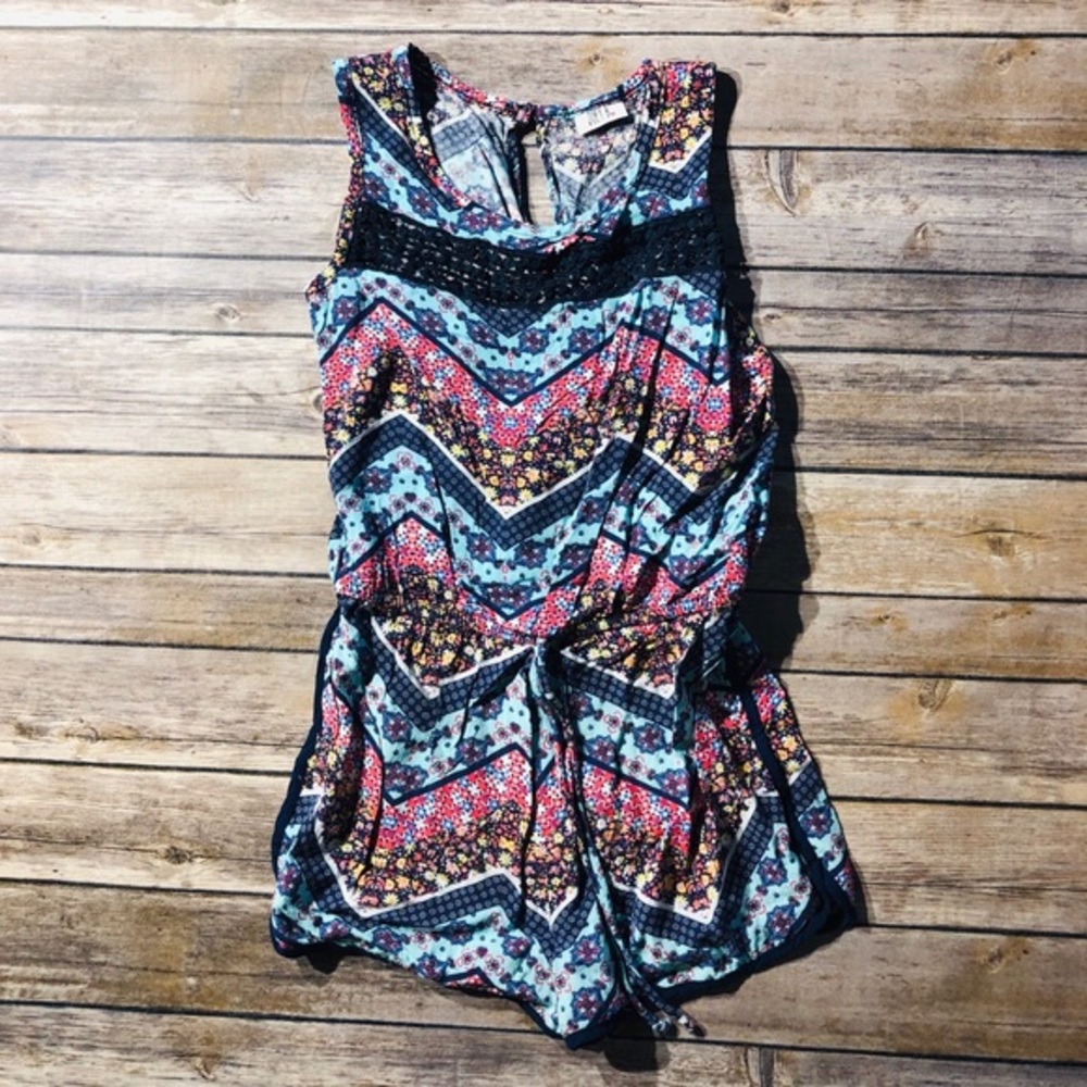 Girls colorful romper w/ cute patterns! Size 8